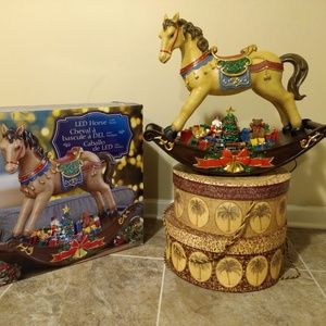 Cheval LED Singing Christmas Horse
